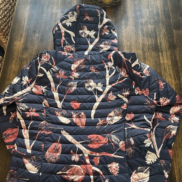 Women’s Pattern Columbia Jacket - XL - Picture 3 of 3